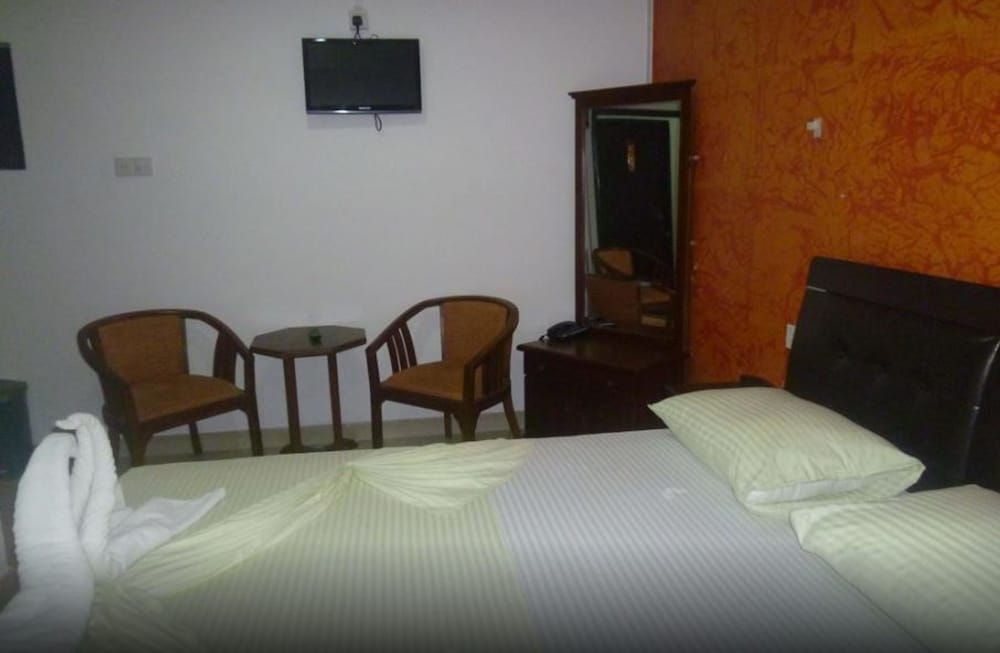 Фото Grand Crown Hotel