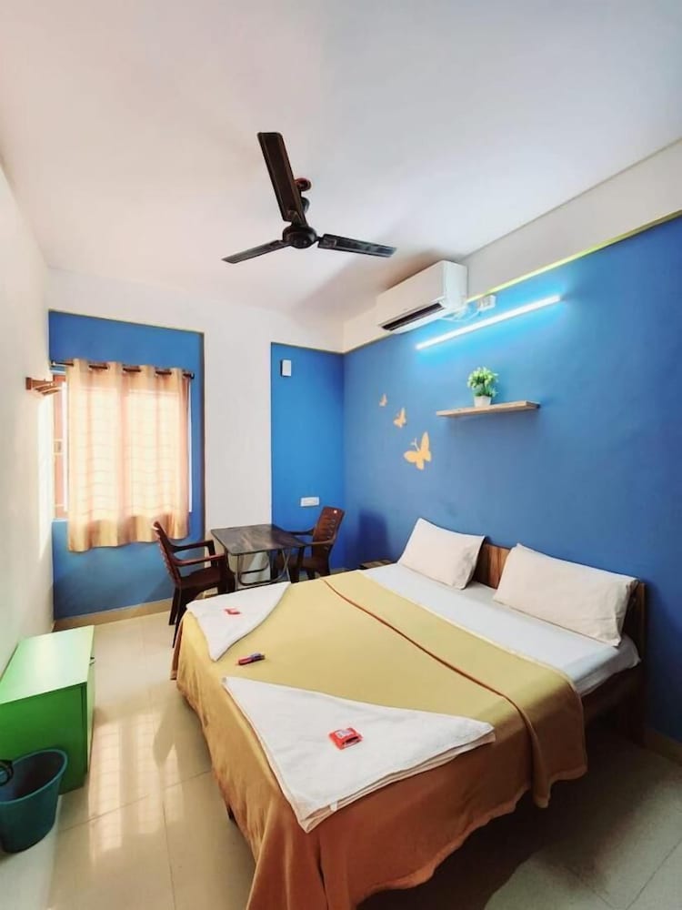 Фото Urban Sqaur Stay