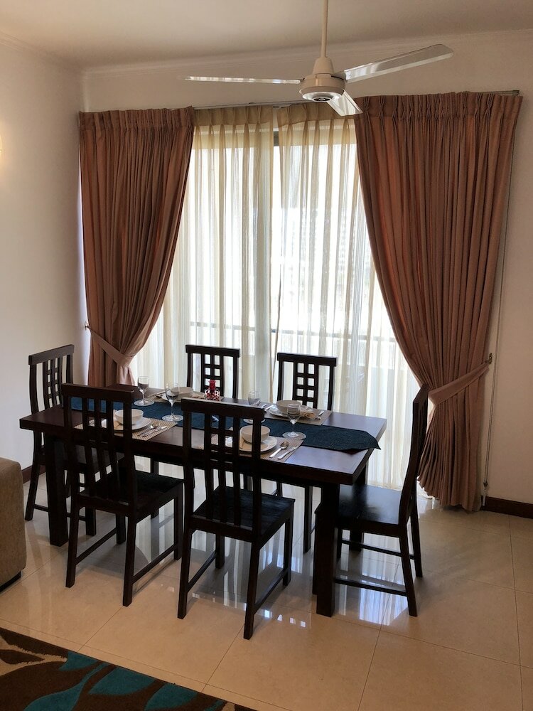 Фото Hedges Court Residencies Colombo City