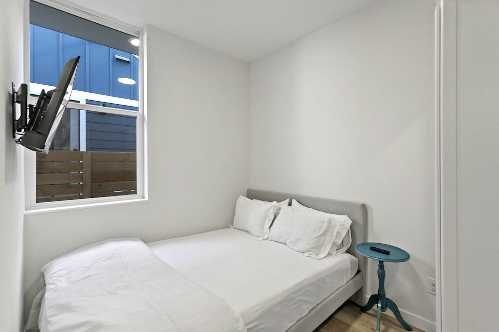 Фото Eco built Crown Hill Townhouse