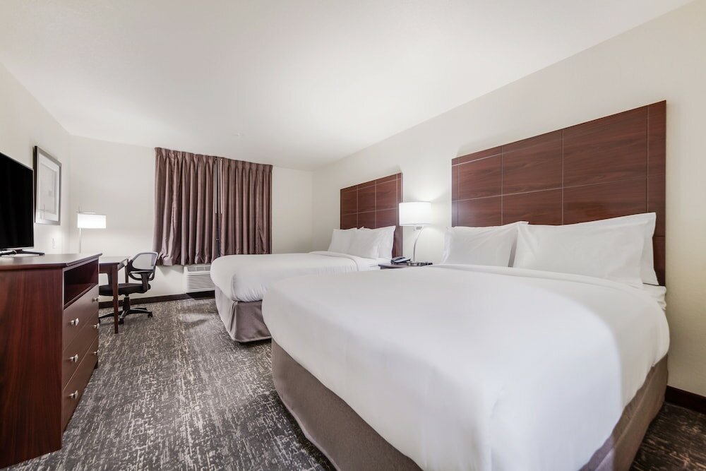 Фото Cobblestone Hotel & Suites - Two Rivers