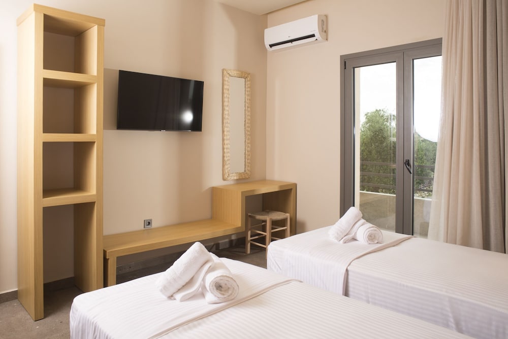 Фото Elaia Grove