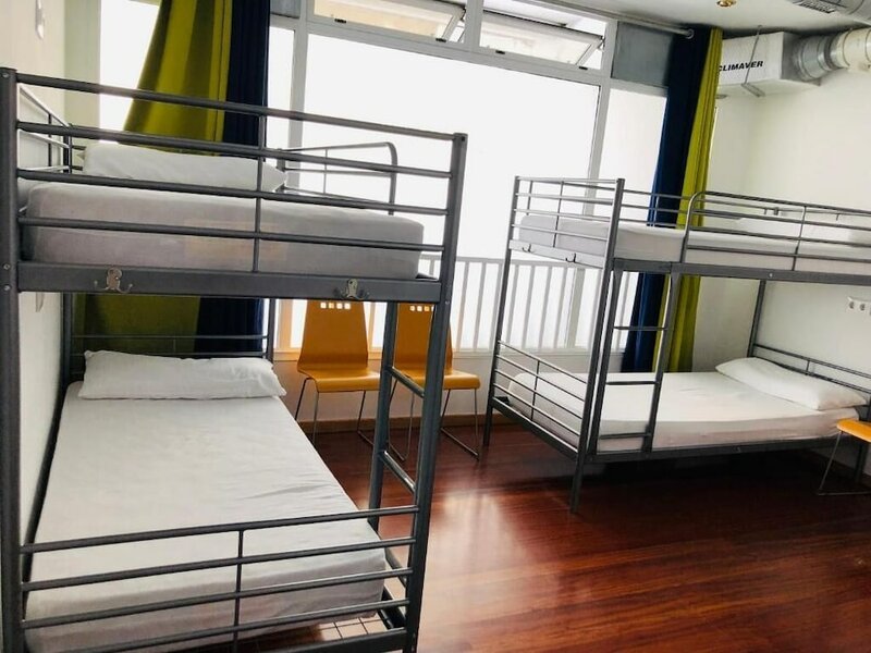 Гостиница Albergue La Estación - Hostel в Сантьяго-де-Компостела