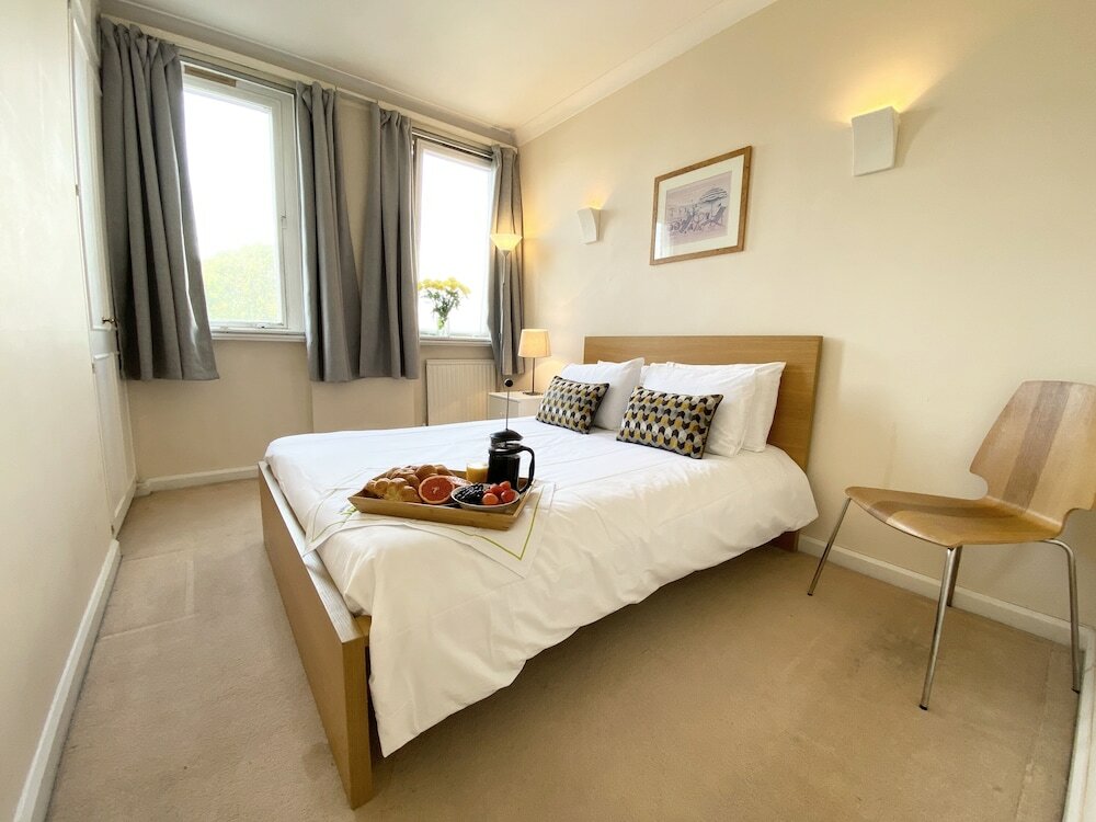 Фото Stylish Apartments next to Buckingham Palace