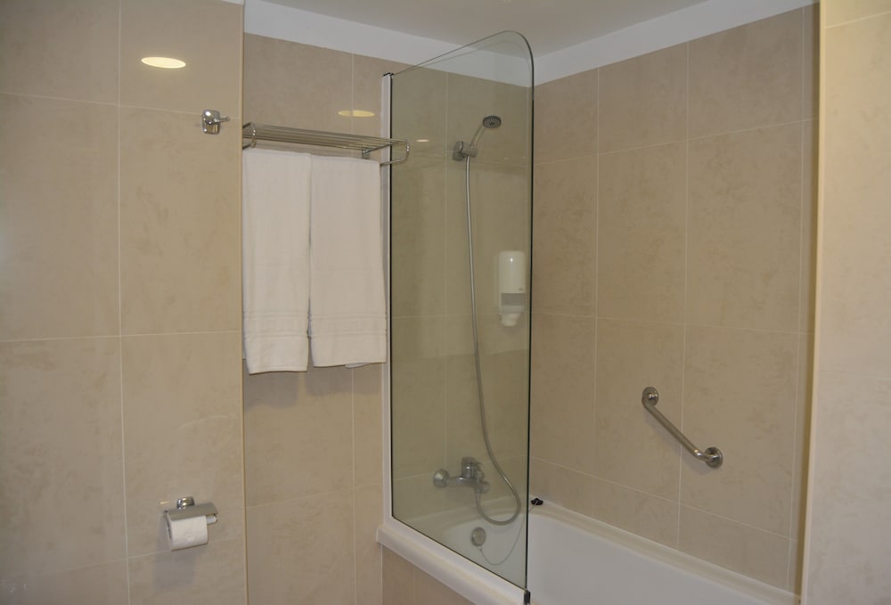 Фото Residencial La Quinta Park Suites