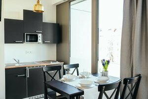 Гостиница The Rix Studios & Suites