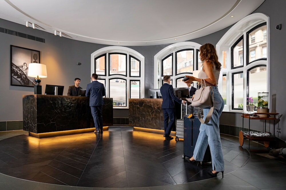 Фото Radisson Blu Edwardian Bloomsbury Street Hotel, London