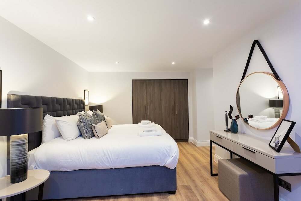 Фото The Carlyle - Elegant Serviced Apartments