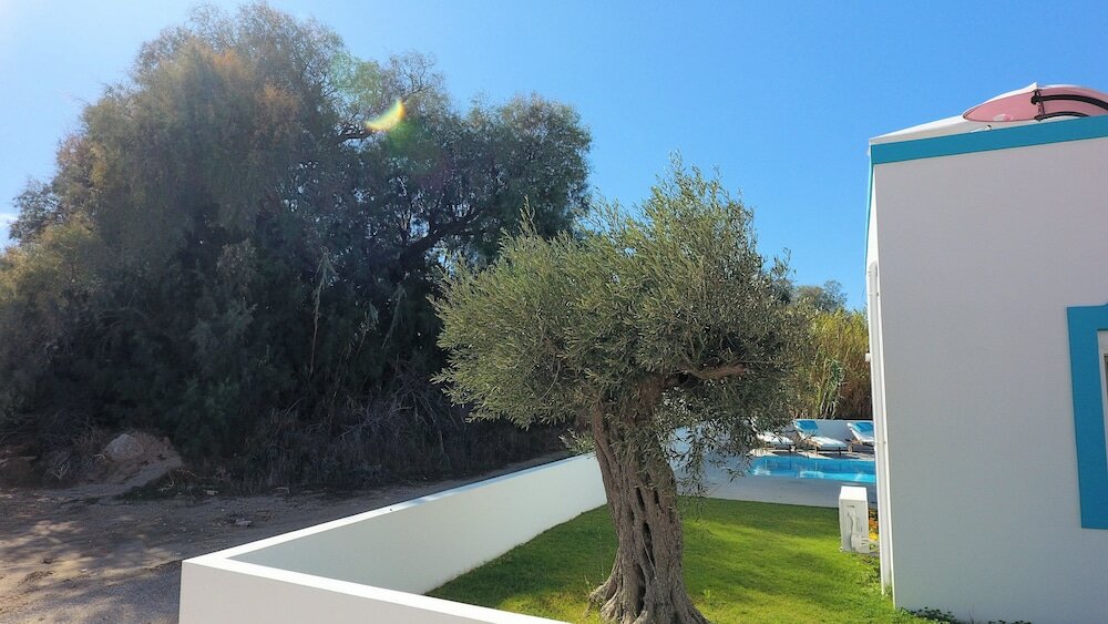 Фото Seabreeze Villa - with Jacuzzi & heated pool