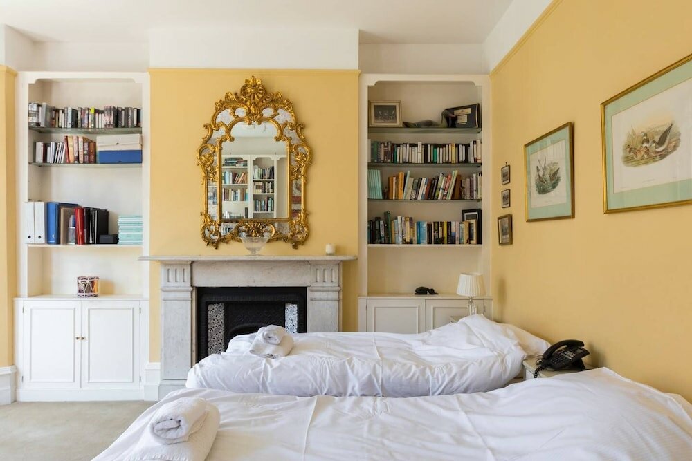 Фото Traditional 5 Bed Family Home Near theTube