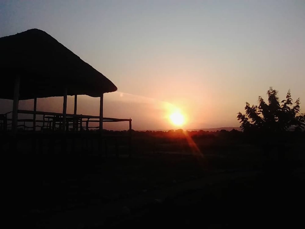 Фото Kazinga Wilderness Safari Camp