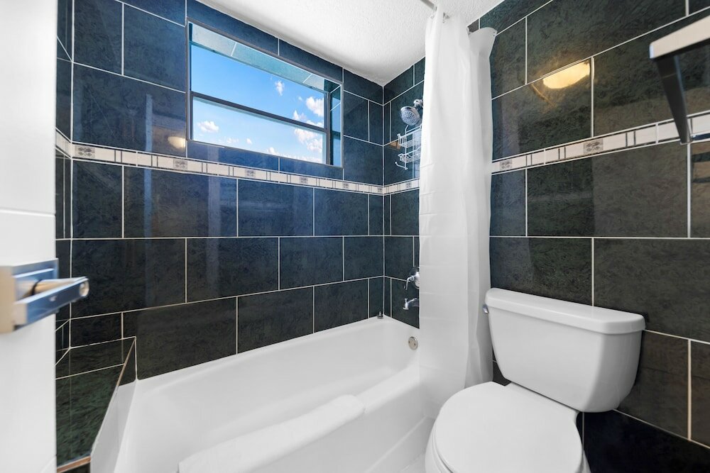 Фото Waterfront One-Bedroom Apt