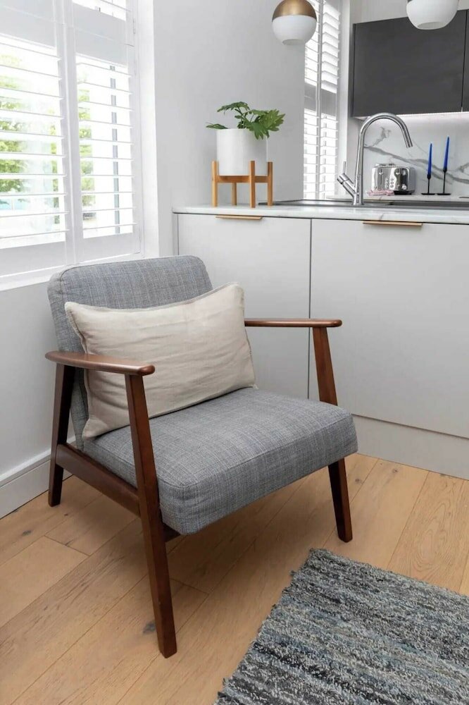 Фото Bright & Stylish 2bd Flat - Brockley