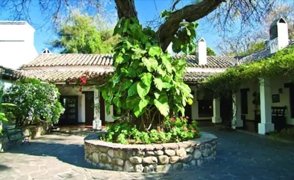 Фото Estancia El Bordo de las Lanzas