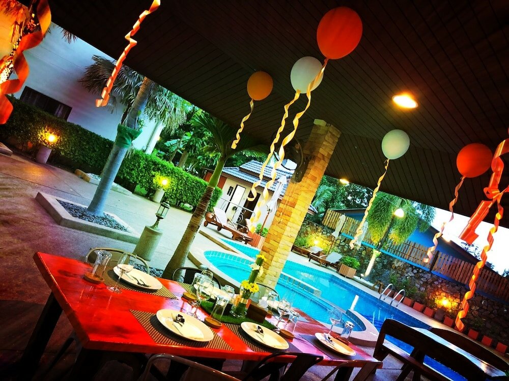 Фото Oyo Baan Tong Tong Pattaya Resort