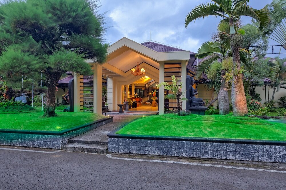 Фото Hotel Montana Dua Malang