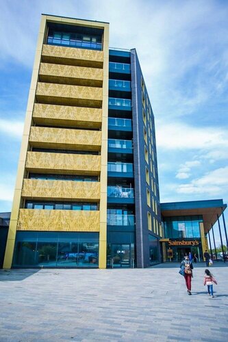 Stunning 2 Bed Apartment With Parking