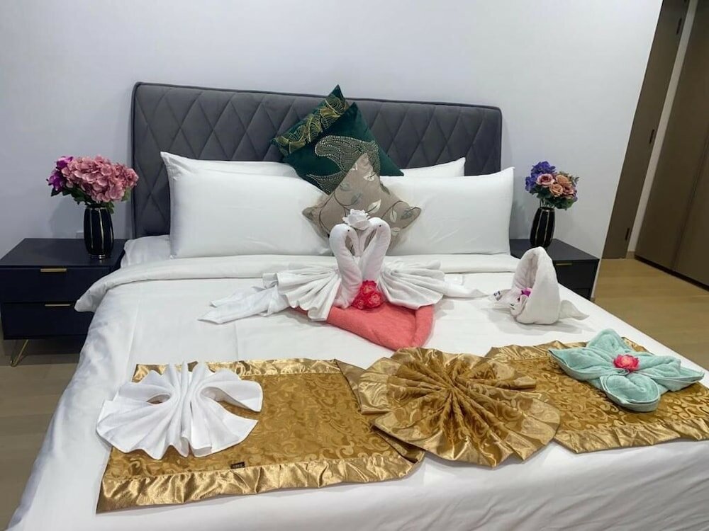 Фото Eaton Residences Klcc by Luna