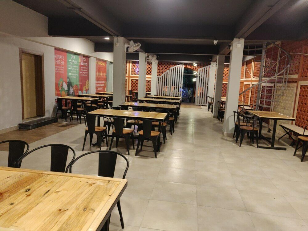 Фото Hotel Parth Residency