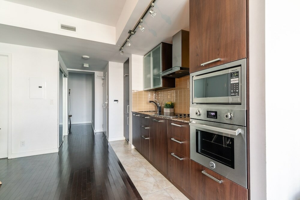 Фото Skytrees Condos at Union Station