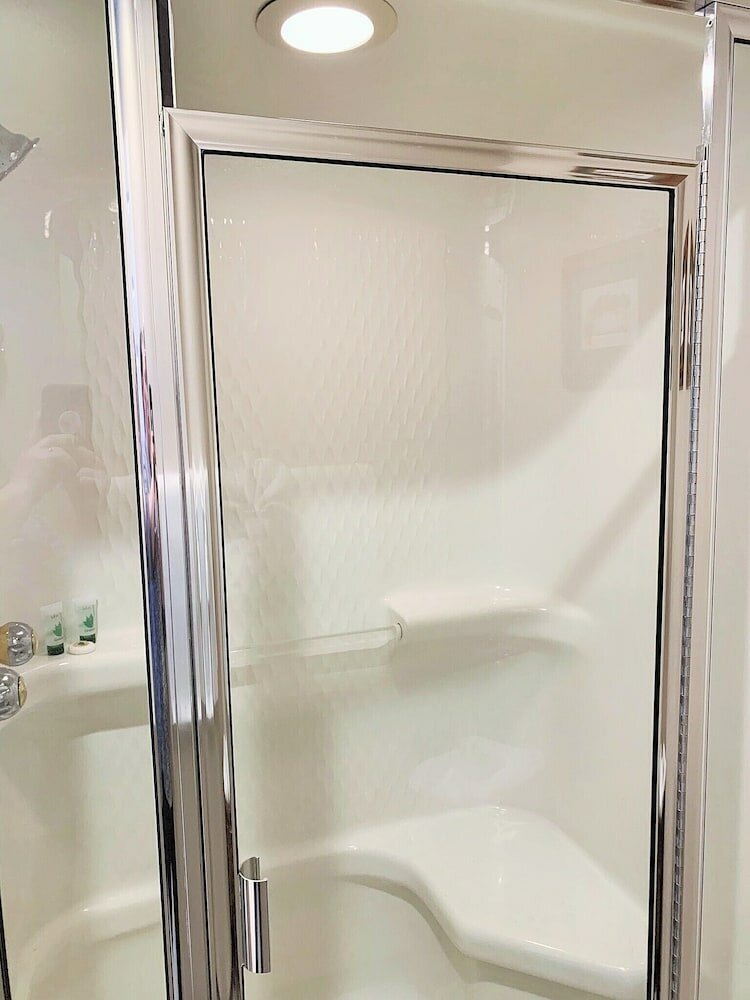 Фото Breakers Boutique Inn