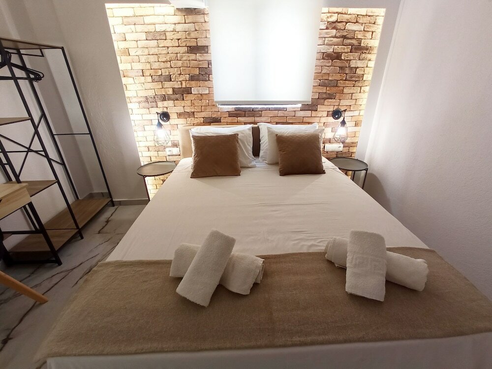 Фото Salonikiou Beach Deluxe Apartments