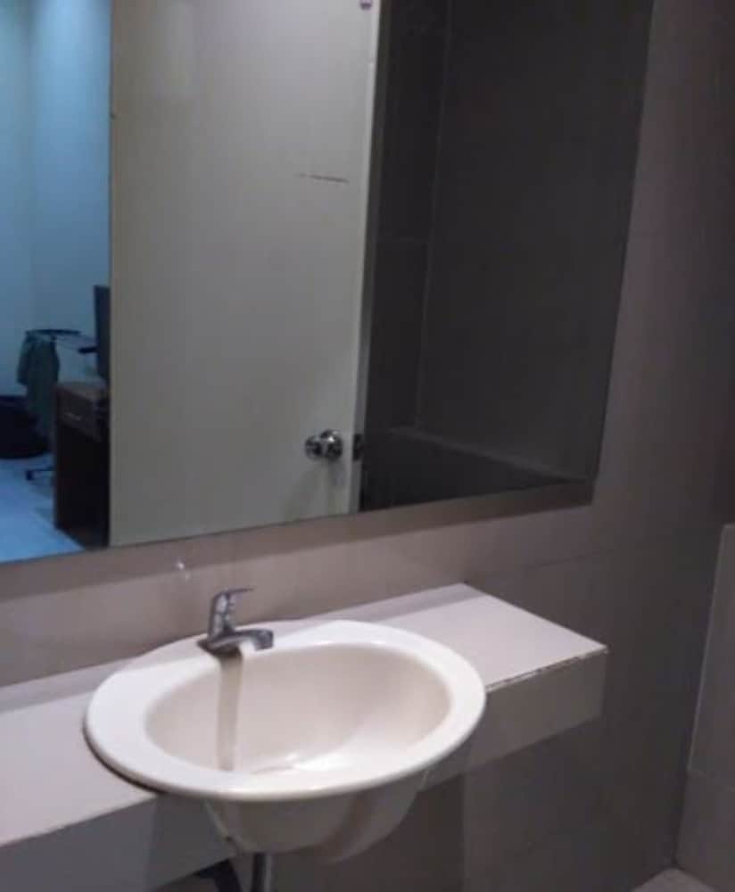 Фото Soerabaja Place Guest House