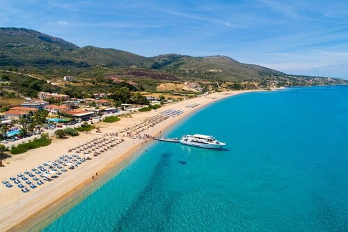 Гостиница Villa Melissa Large Private Pool Walk to Beach Sea Views A C Wifi Car Not Required - 1926