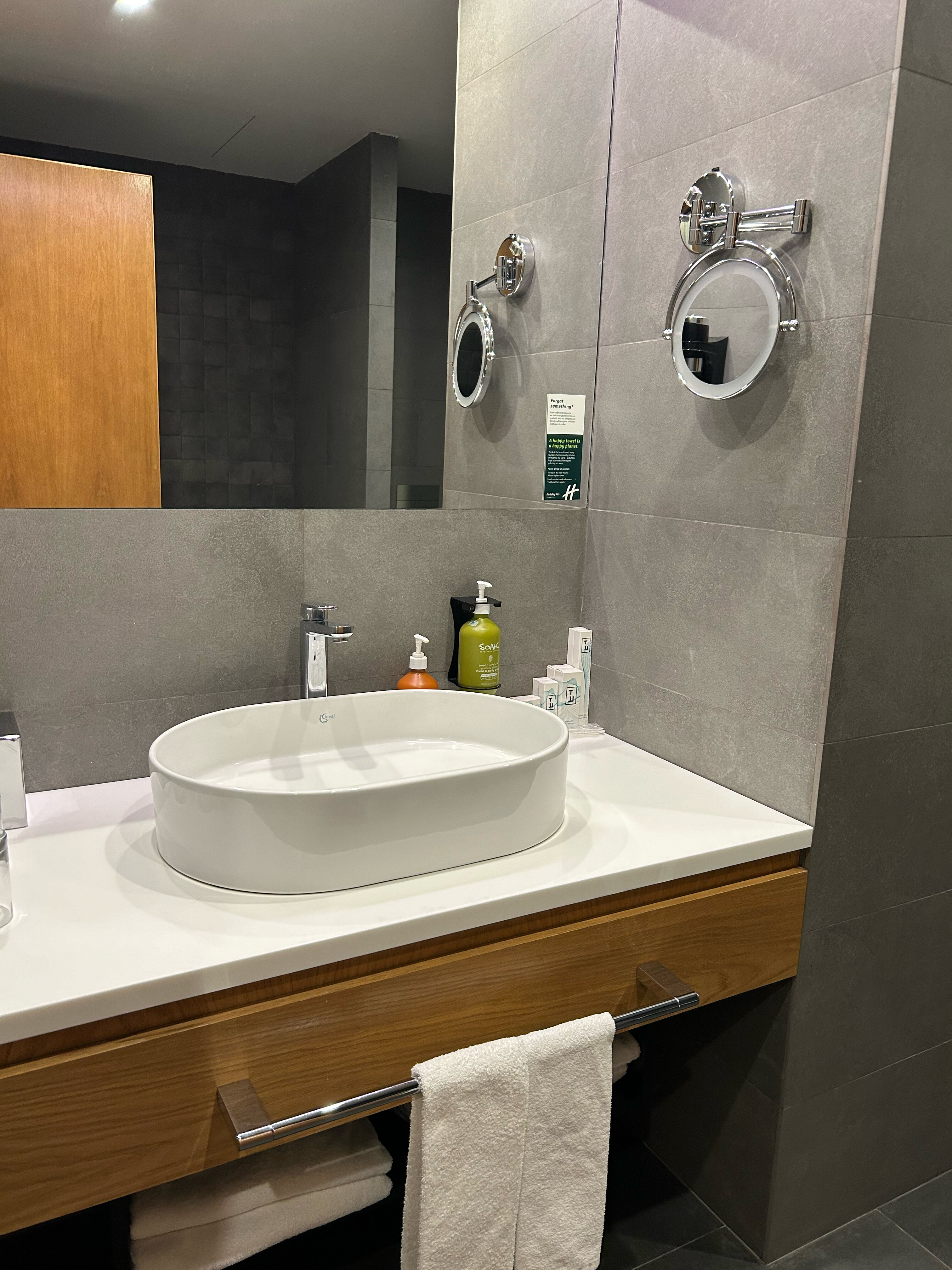 Фото Holiday Inn Yerevan Republic Square