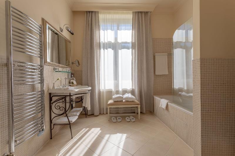 Фото Savoy Westend Hotel