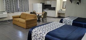 Crescent Park Motel & Suites