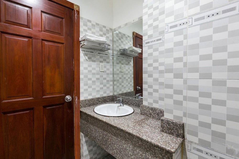 Фото OYO 975 Trung Nam Hotel