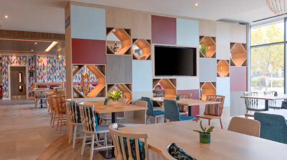 Фото Hampton by Hilton Ashford International