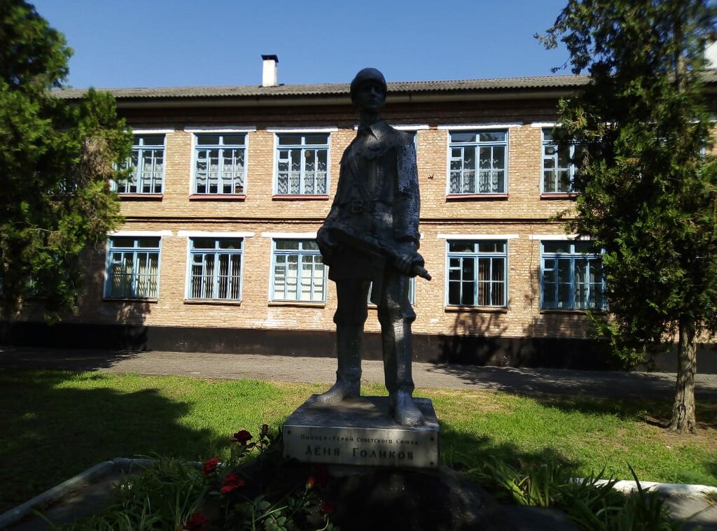 Monumento, memorial Пионер, Герой Советского Союза Лёня Голиков, , foto