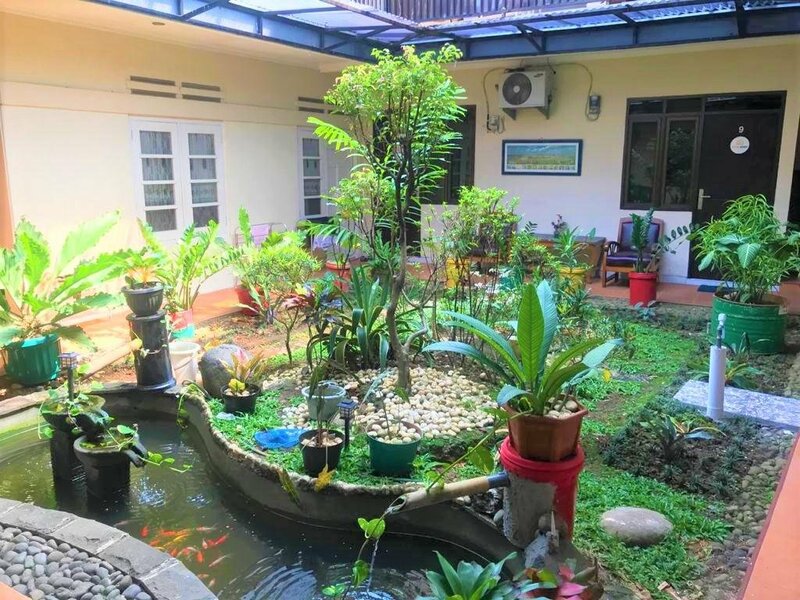 Гостиница Poetri Guest House near Kebun Raya Bogor в Богоре