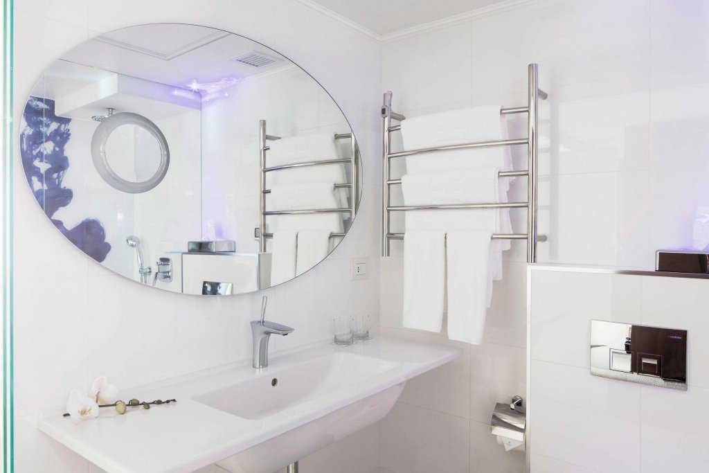 Фото Renaissance Tel Aviv Hotel