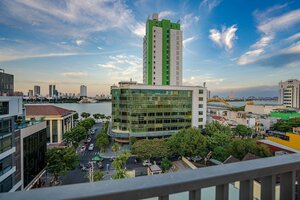 Гостиница Dragon View Riverfront Da Nang