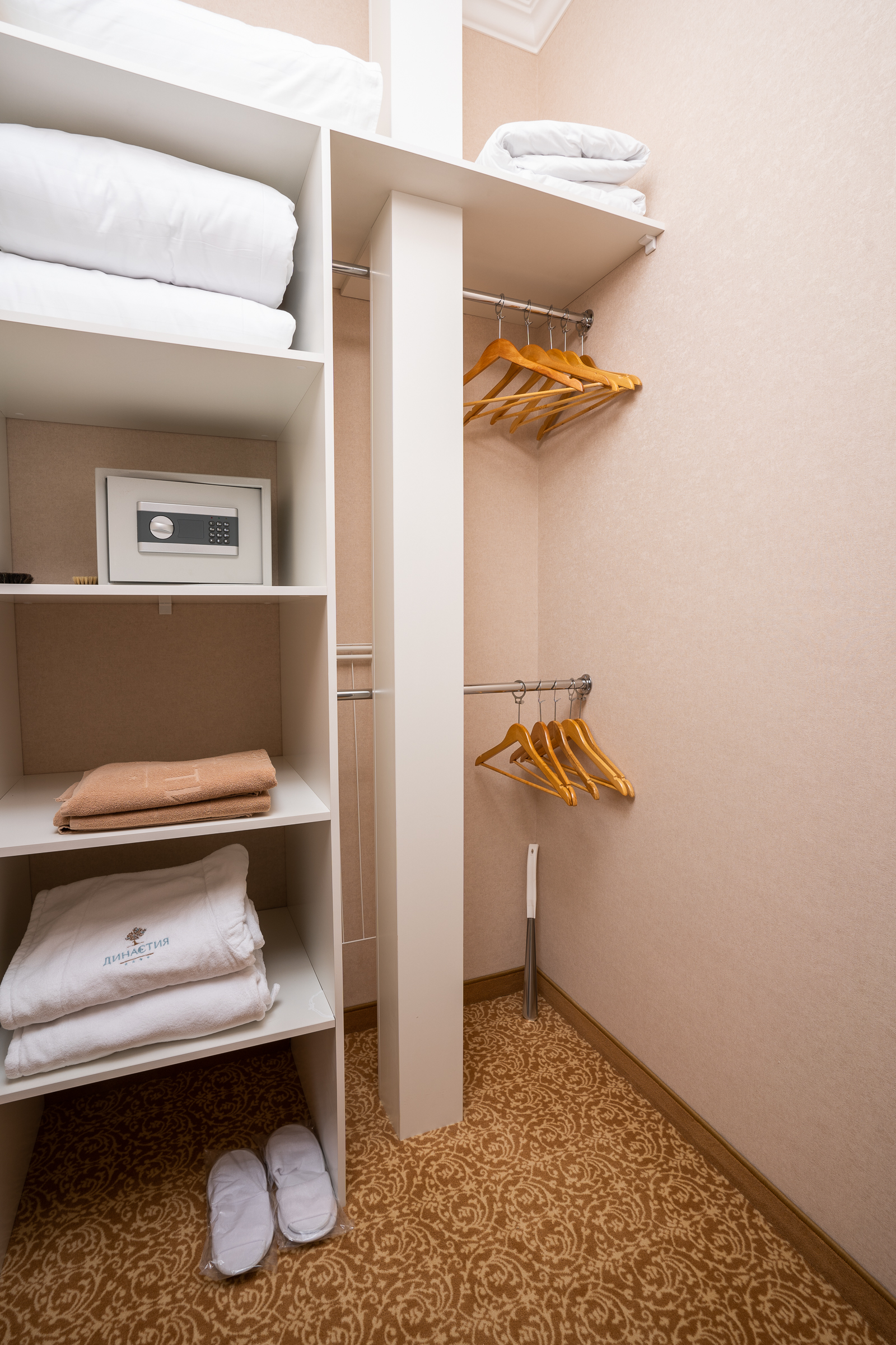 Фото Династия