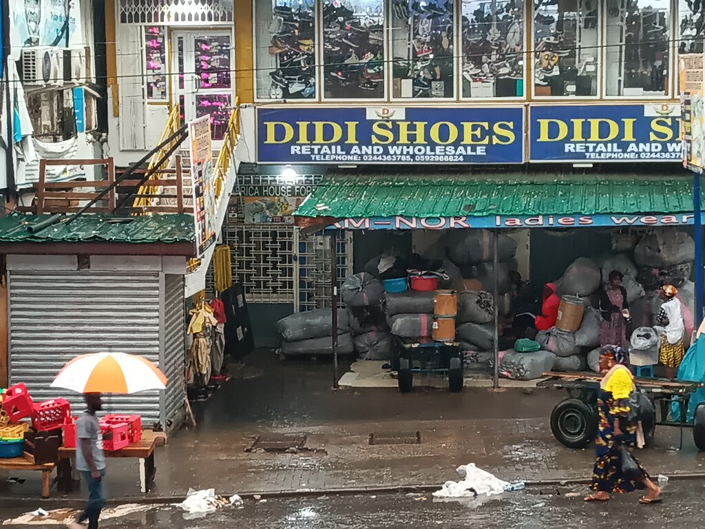 Shoe store Didi, Accra, photo
