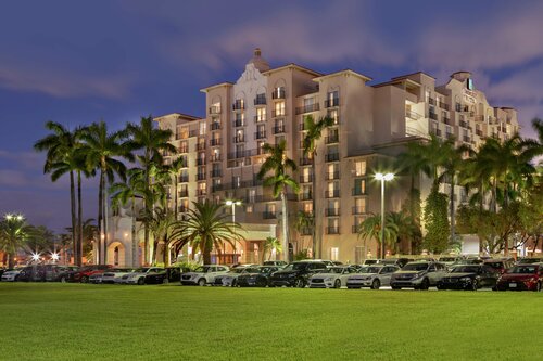 Гостиница Embassy Suites by Hilton Miami International Airport в Майами
