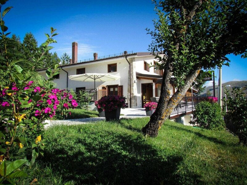 Гостиница Hotel Lo Chalet в Пескокостанцо