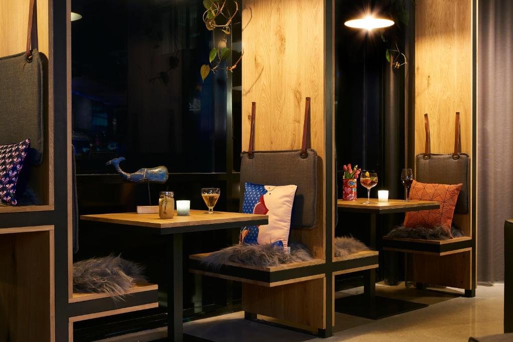 Фото Moxy Amsterdam Schiphol Airport