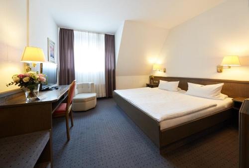 Фото отеля 2