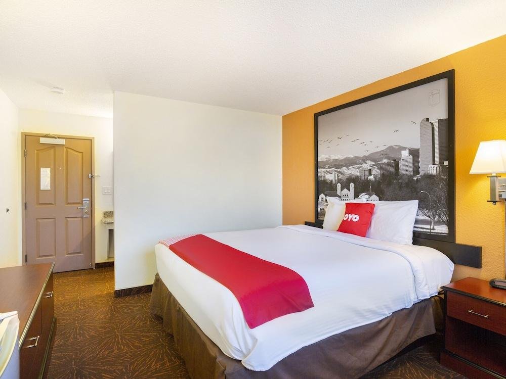 Фото Oyo Hotel Castle Rock Co Downtown