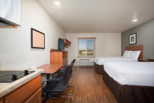 Фото WoodSpring Suites Lake Charles