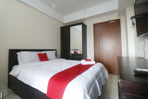 Гостиница RedDoorz Apartment @ Green Lake View Ciputat