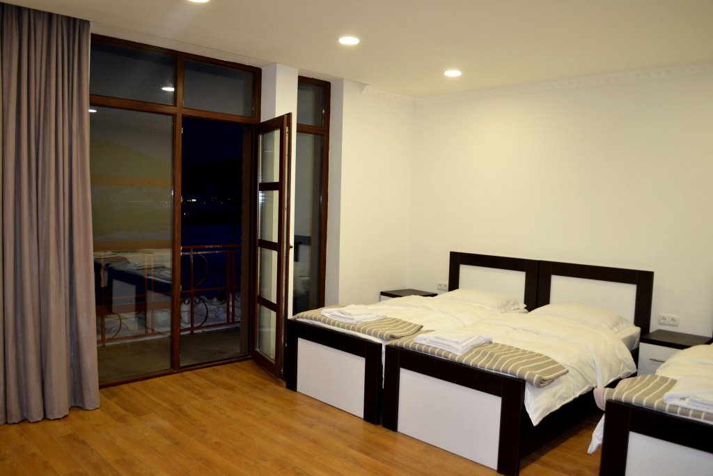 Фото Three Penguins Три Пингвина