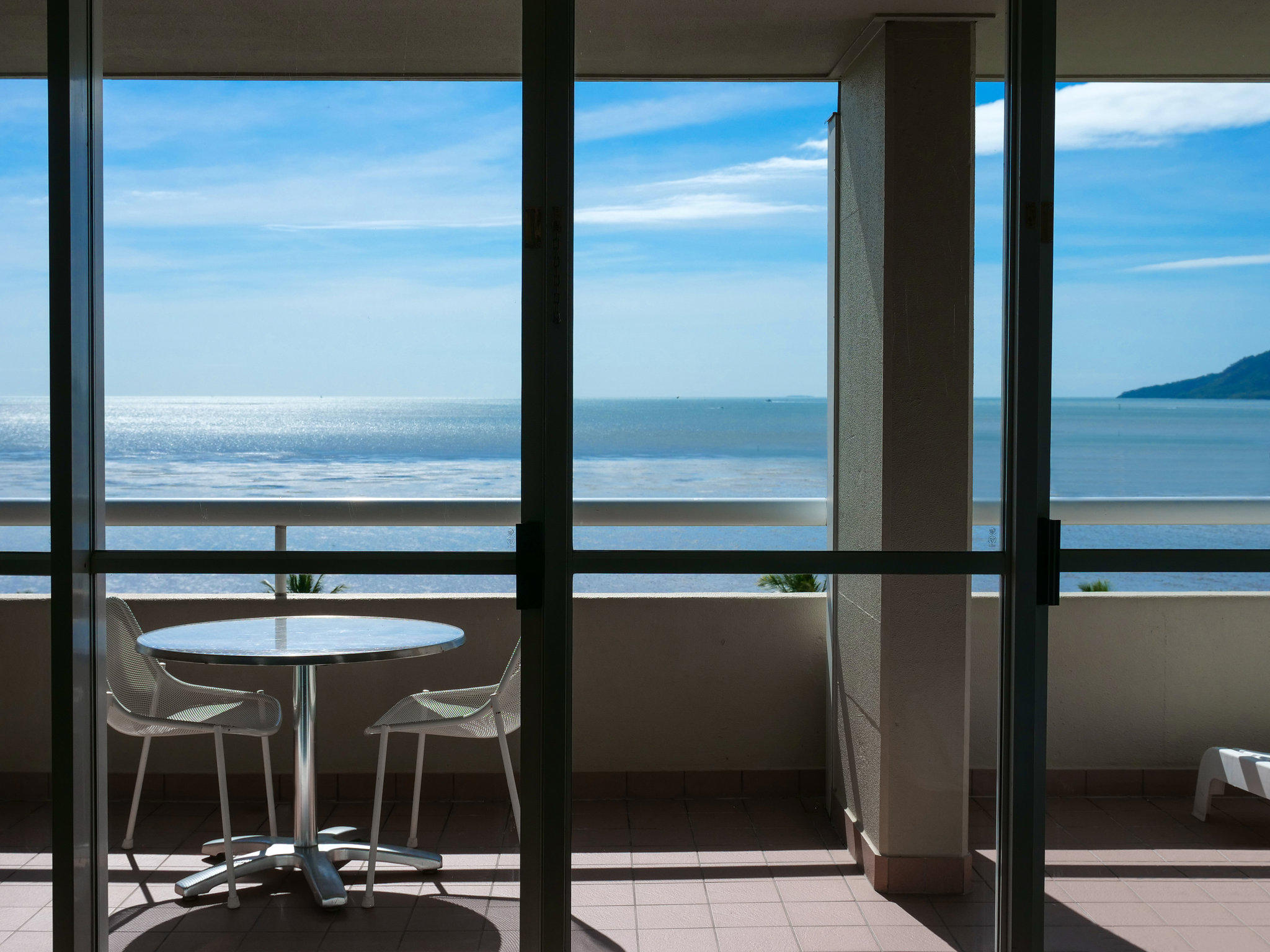 Фото Cairns Harbourside Hotel