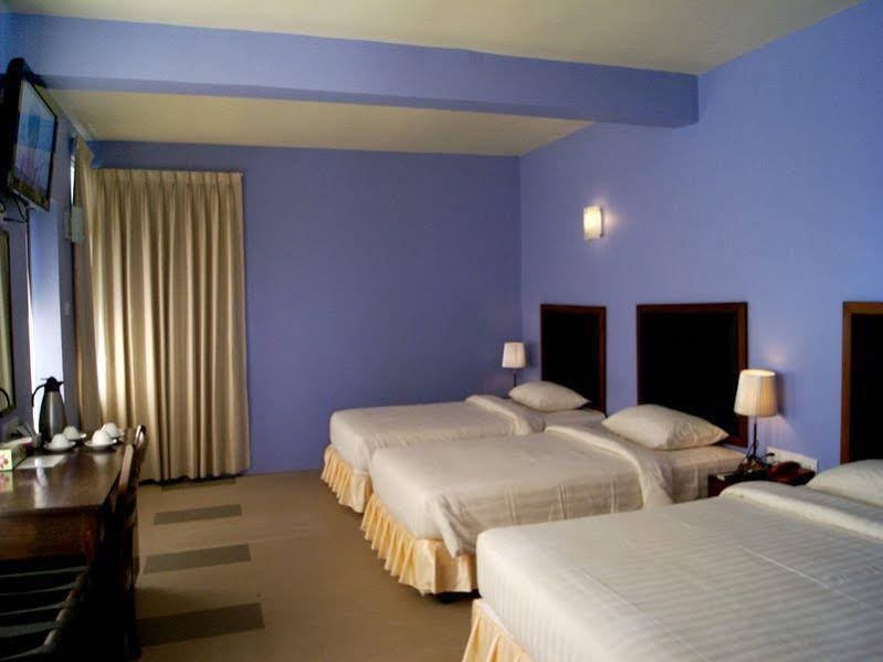 Фото Wyndham Grand Yangon Hotel