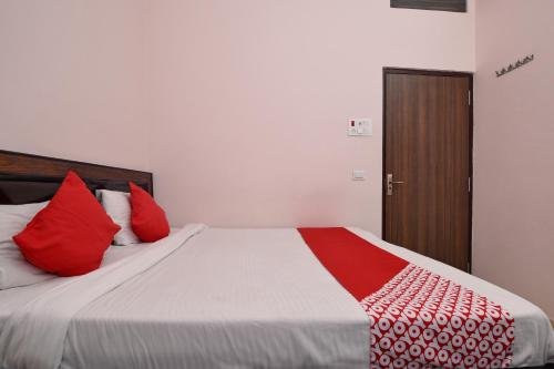 Фото Oyo 11480 Hotel Blue Star